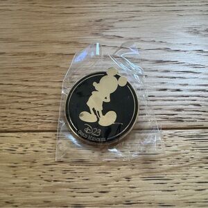 DISNEY D23 Gold Member Exclusive Mickey Mouse Round Pin